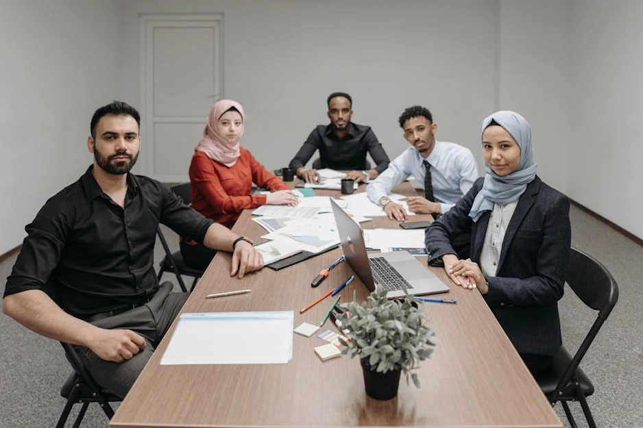 Team di Conversion Mastery in una riunione strategica.